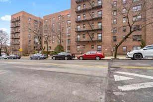 52-21 65th Pl, Maspeth, NY 11378 - Photo 9