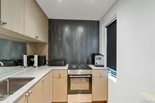 52-21 65th Pl, Maspeth, NY 11378 - Photo 17