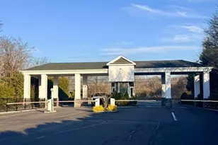 128 Cinnamon Ct, Melville, NY 11747 - Photo 3