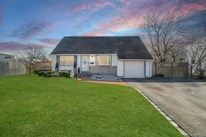 34 W Lakeland Street, Bay Shore, NY 11706 - Photo 1