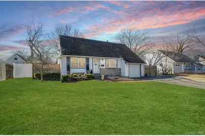 34 W Lakeland Street, Bay Shore, NY 11706 - Photo 3