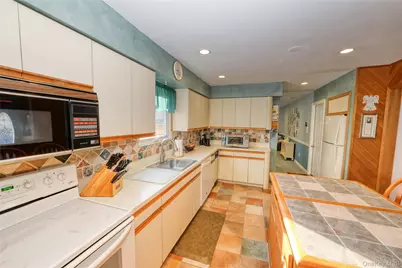 225 Whittier Drive, Mastic Beach, NY 11951 - Photo 5