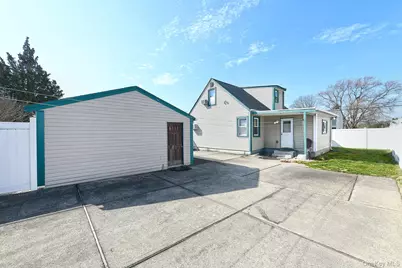 120 E Zoranne Drive, Farmingdale, NY 11735 - Photo 27