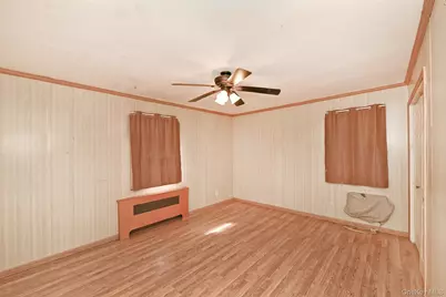 120 E Zoranne Drive, Farmingdale, NY 11735 - Photo 17