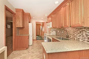 120 E Zoranne Dr, Farmingdale, NY 11735 - Photo 11