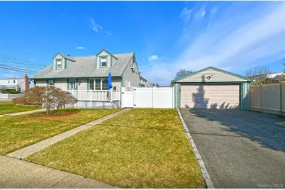 120 E Zoranne Drive, Farmingdale, NY 11735 - Photo 3