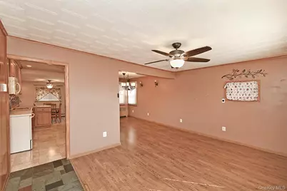 120 E Zoranne Drive, Farmingdale, NY 11735 - Photo 5