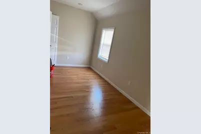 26 E Hawthorne Avenue, Valley Stream, NY 11580 - Photo 5