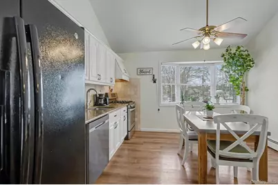 31 Marshmallow Drive, Commack, NY 11725 - Photo 17