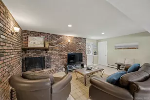 31 Marshmallow Dr, Commack, NY 11725 - Photo 31