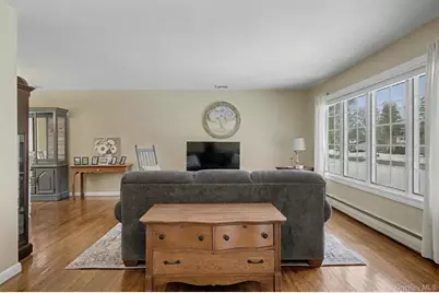 31 Marshmallow Drive, Commack, NY 11725 - Photo 7