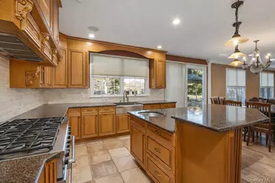 22 Turnberry Court, Dix Hills, NY 11746 - Photo 5