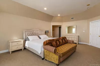 22 Turnberry Court, Dix Hills, NY 11746 - Photo 17