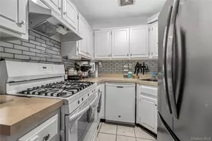 242 Prentiss Ave, Bronx, NY 10465 - Photo 15