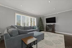 881 Buckley Pl, Westbury, NY 11590 - Photo 5