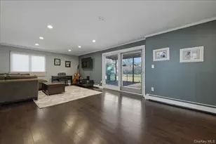 881 Buckley Pl, Westbury, NY 11590 - Photo 21