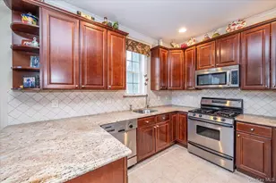 420 Florencia Pl, Melville, NY 11747 - Photo 15