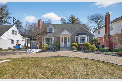 3 N Avalon Road, Great Neck, NY 11021 - Photo 1