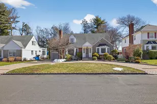 3 N Avalon Rd, Great Neck, NY 11021 - Photo 3