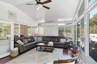 20 Vista Road, Plainview, NY 11803 - Photo 17