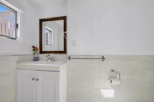 5 Hillvale Rd, Syosset, NY 11791 - Photo 17