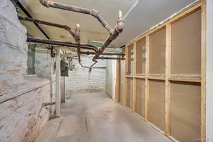 61-44 Eliot Ave, Middle Village, NY 11379 - Photo 41