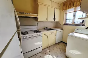 223-05 Manor Rd, Queens Village, NY 11427 - Photo 3