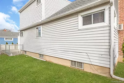 172 Glengariff Road, Massapequa Park, NY 11762 - Photo 5