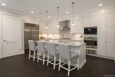 3000 Royal Court #3211, North Hills, NY 11040 - Photo 9