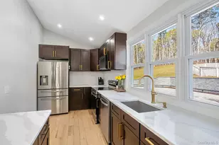 17 Fairway Dr, Manorville, NY 11949 - Photo 7