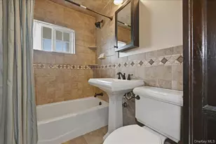 25 Gleaner Ln, Levittown, NY 11756 - Photo 17