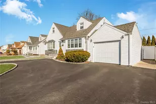 3647 Bernard Dr, Wantagh, NY 11793 - Photo 3