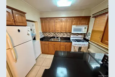 88-17 Shore Parkway #016, Howard Beach, NY 11414 - Photo 15