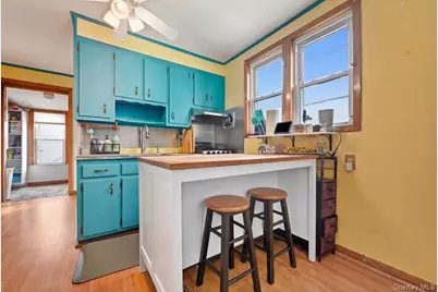 51 W Hitchcock Avenue, Floral Park, NY 11001 - Photo 17