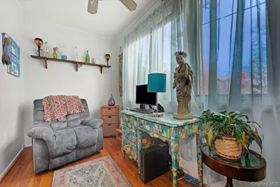 51 W Hitchcock Avenue, Floral Park, NY 11001 - Photo 3