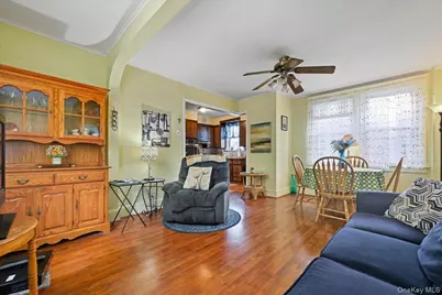 51 W Hitchcock Avenue, Floral Park, NY 11001 - Photo 9