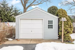 2477 Freeport St, Wantagh, NY 11793 - Photo 15