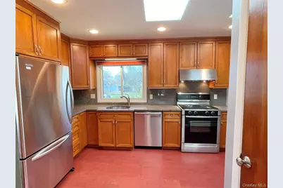 48 Old Town Lane, Huntington, NY 11743 - Photo 5