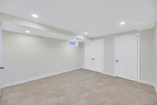 16 Phipps Ln, Plainview, NY 11803 - Photo 23