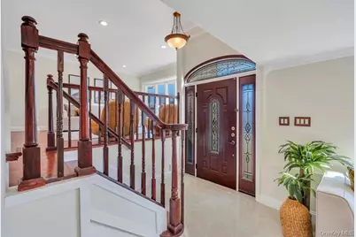 16 Phipps Lane, Plainview, NY 11803 - Photo 5