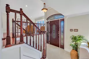 16 Phipps Ln, Plainview, NY 11803 - Photo 5