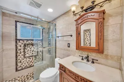 16 Phipps Lane, Plainview, NY 11803 - Photo 17