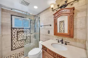 16 Phipps Ln, Plainview, NY 11803 - Photo 17