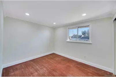 16 Phipps Lane, Plainview, NY 11803 - Photo 21