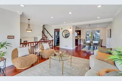 16 Phipps Lane, Plainview, NY 11803 - Photo 9