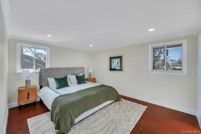 16 Phipps Lane, Plainview, NY 11803 - Photo 15