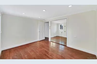 16 Phipps Lane, Plainview, NY 11803 - Photo 19