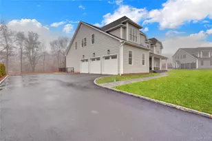 26 Estates Cir, Melville, NY 11747 - Photo 3