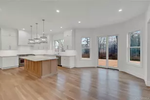 26 Estates Cir, Melville, NY 11747 - Photo 9