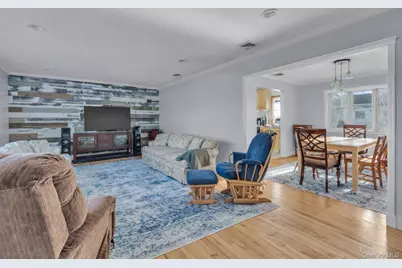 351 Venetian Boulevard, Lindenhurst, NY 11757 - Photo 3